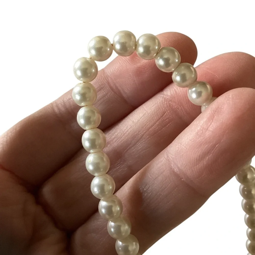 Vintage Elegant Pearl Style Necklace & Rhinestones in Silver Jewelry 2 pc Set